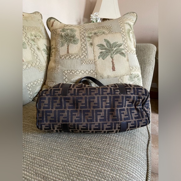 Authentic FENDI ZUCCA Handbag Iconic Large FF Logo EUC - Picture 3 of 16